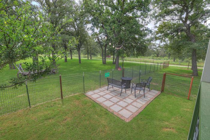 farmhouse charm 10 min to downtown pet friendly