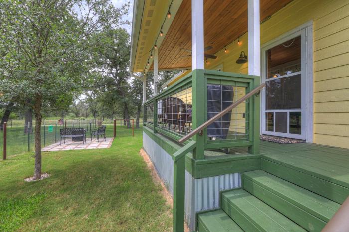 farmhouse charm 10 min to downtown pet friendly