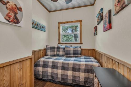 farmhouse charm 10 min to downtown pet friendly