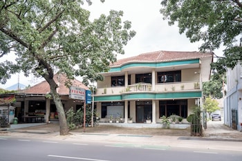 rehat at hotel kurnia karapitan
