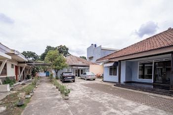 rehat at hotel kurnia karapitan