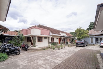 rehat at hotel kurnia karapitan