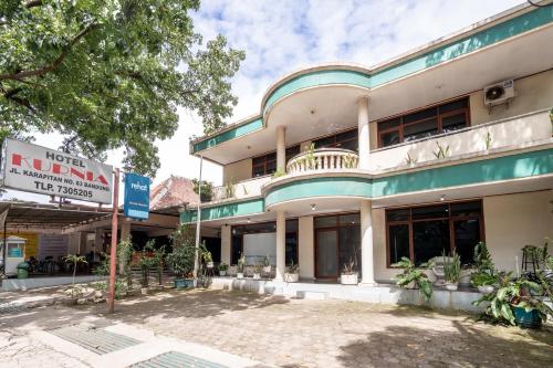 rehat at hotel kurnia karapitan