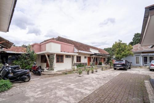 rehat at hotel kurnia karapitan