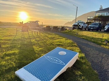 Manzanita Oceanfront Inn,,2 star