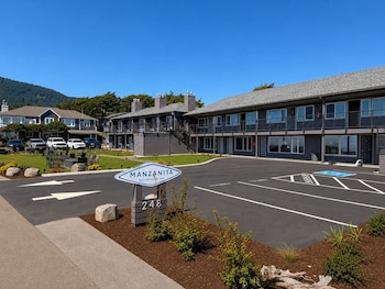 Manzanita Oceanfront Inn,,2 star