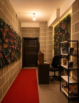 Grand Sur Butik Otel,Alipaşa Mahallesi Çeşme 1.Sokak No :7,0 star