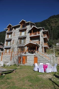 the rohtang chalet cottage