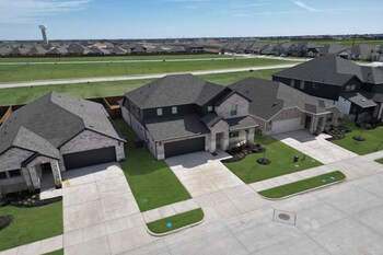 4bed luxury getaway with pool table lake