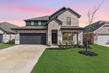 4bed luxury getaway with pool table lake