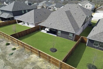 4bed luxury getaway with pool table lake