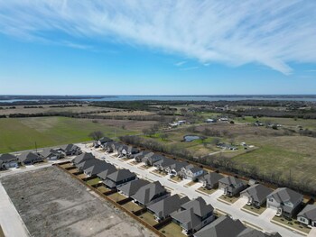 4bed luxury getaway with pool table lake