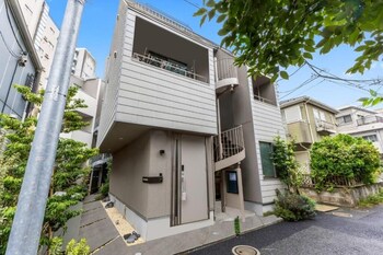 Nishi-Shinjuku Apartment,,4 star