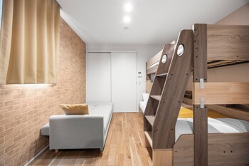 Nishi-Shinjuku Apartment,,4 star