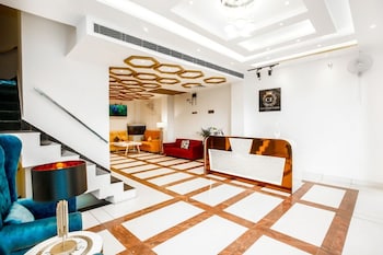 hotel crystal empire