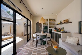 savili villas nyang nyang