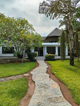 white nyumba malindi