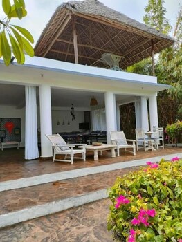 white nyumba malindi