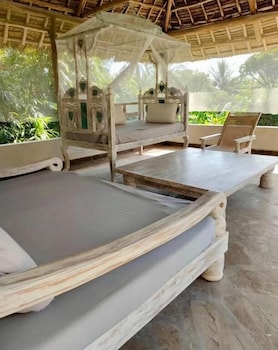 white nyumba malindi