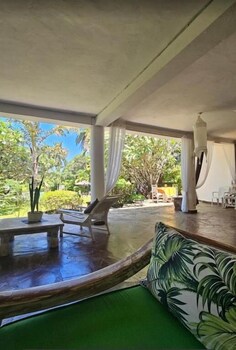 white nyumba malindi