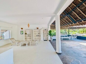 white nyumba malindi