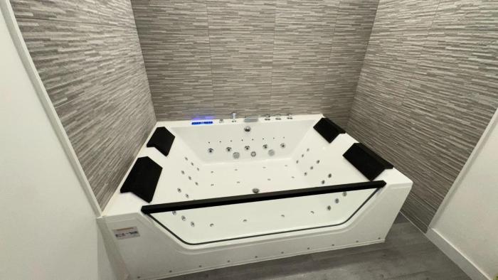 jacuzzi rooms