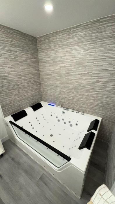 jacuzzi rooms