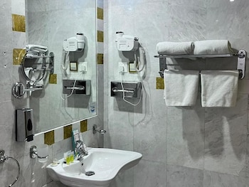 monatana golden hotel
