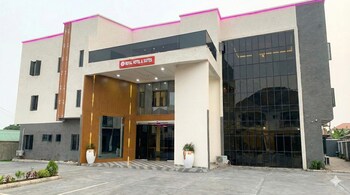 Tiano Hotel & Suites,,3 star