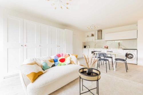 A Haven Of Peace In Neuilly Sur Seine,,0 star