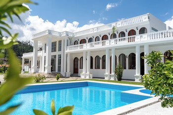 Mansion Altamirano,,3 star