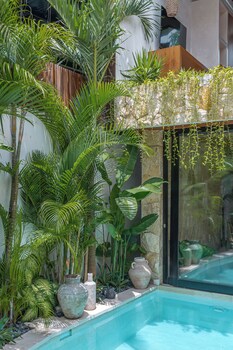 Tropical Villas In Prime Bingin - Near The Beach,,4 star