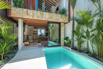 Tropical Villas In Prime Bingin - Near The Beach,,4 star