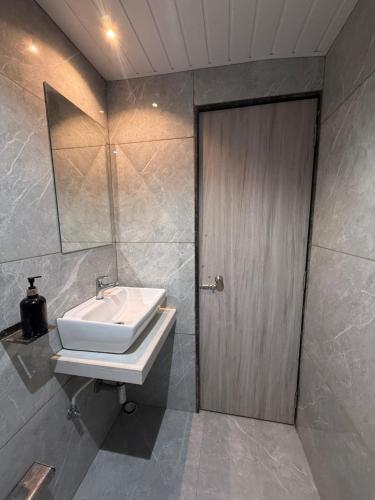 kurla suites