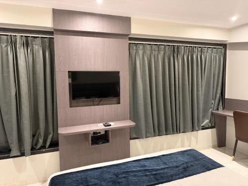kurla suites