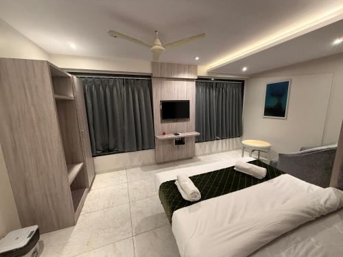 kurla suites