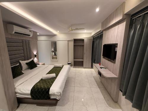 kurla suites