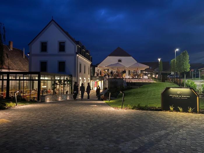 malom es kacsa boutique hotel