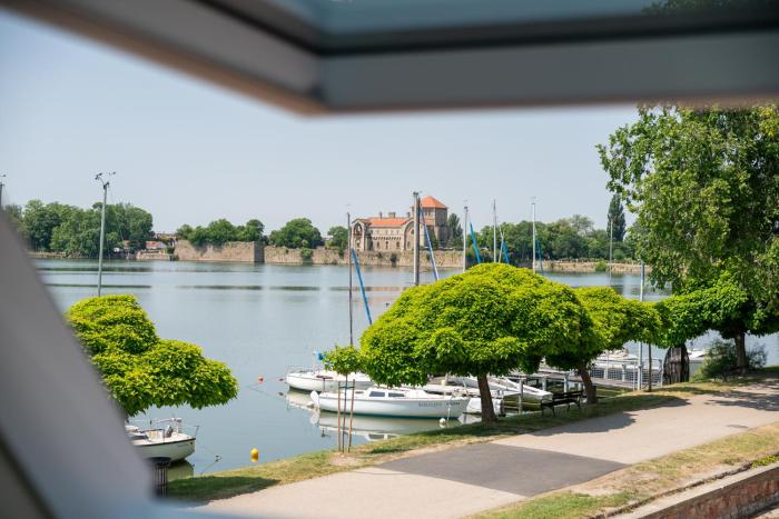 malom es kacsa boutique hotel