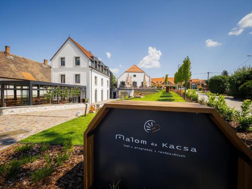 malom es kacsa boutique hotel