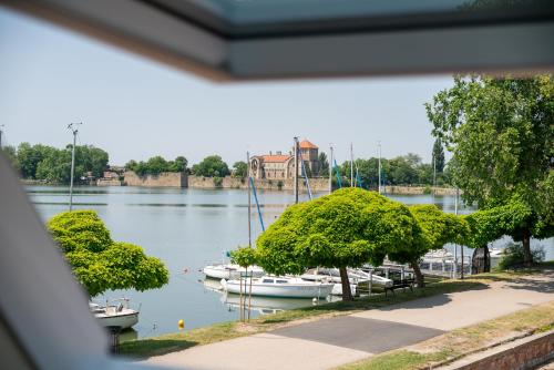malom es kacsa boutique hotel