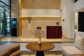 The Scenic Hotel,,3 star