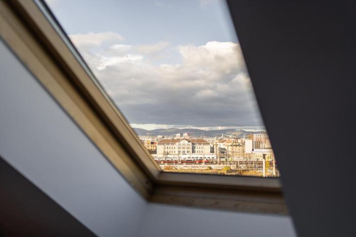 bright apartment near central station