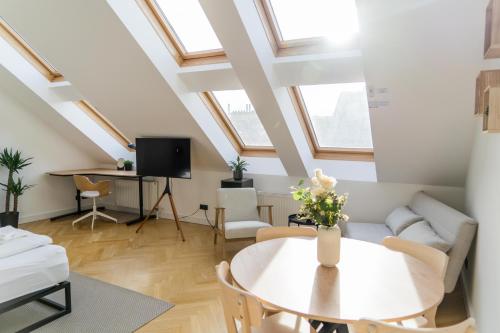 bright apartment near central station