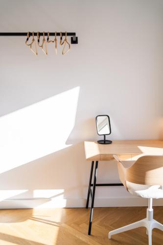 bright apartment near central station