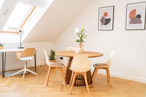 bright apartment near central station