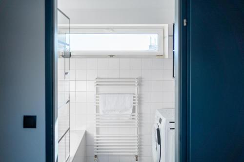 bright apartment near central station