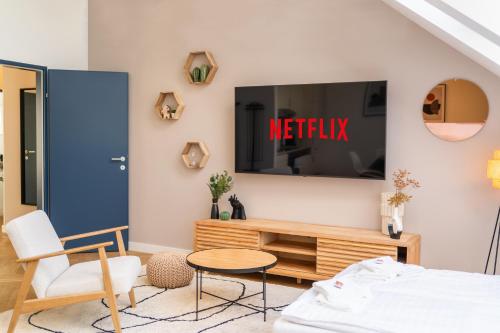 bright apartment near central station