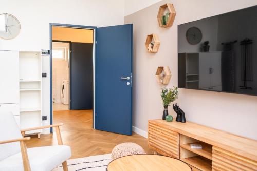 bright apartment near central station