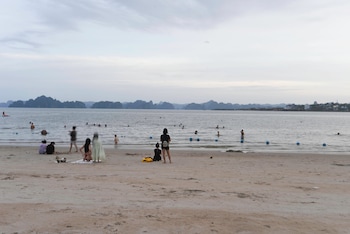 anstay marina hotel ha long